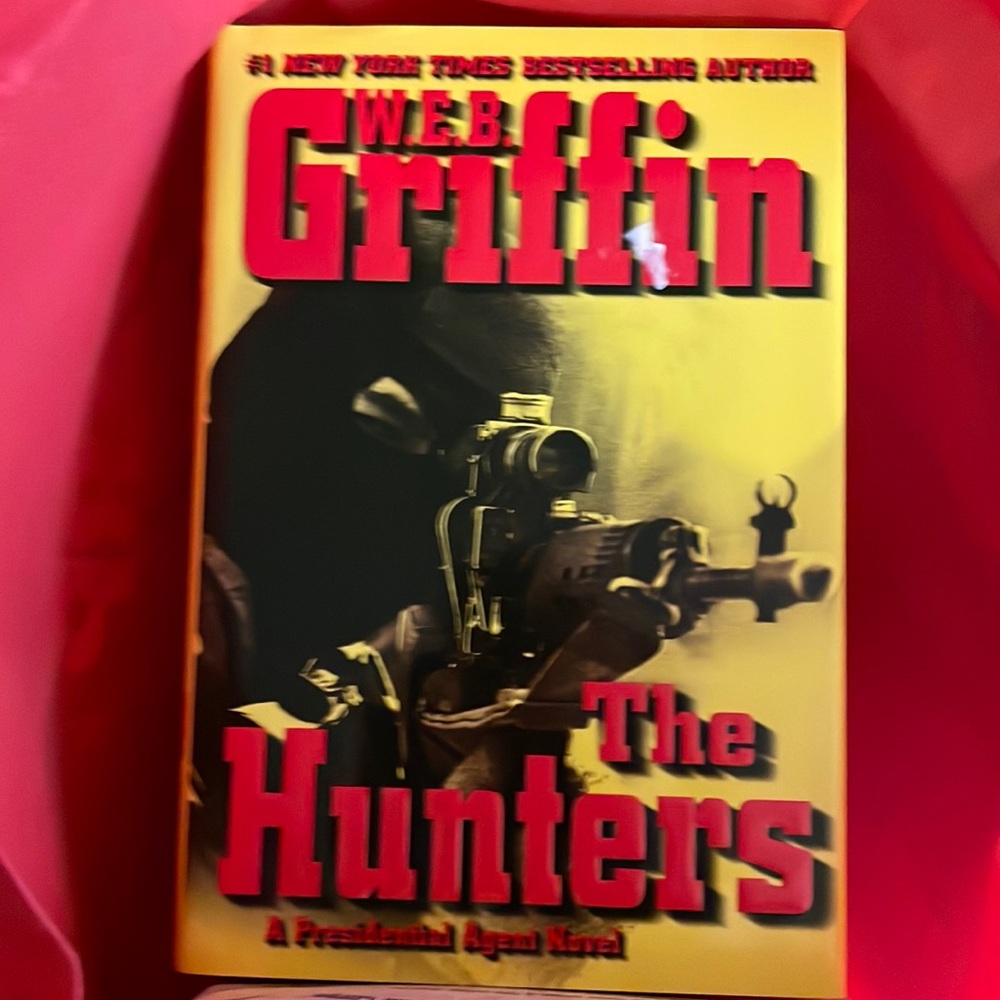 Web griffin the hunters a presidential agent novel in great condition